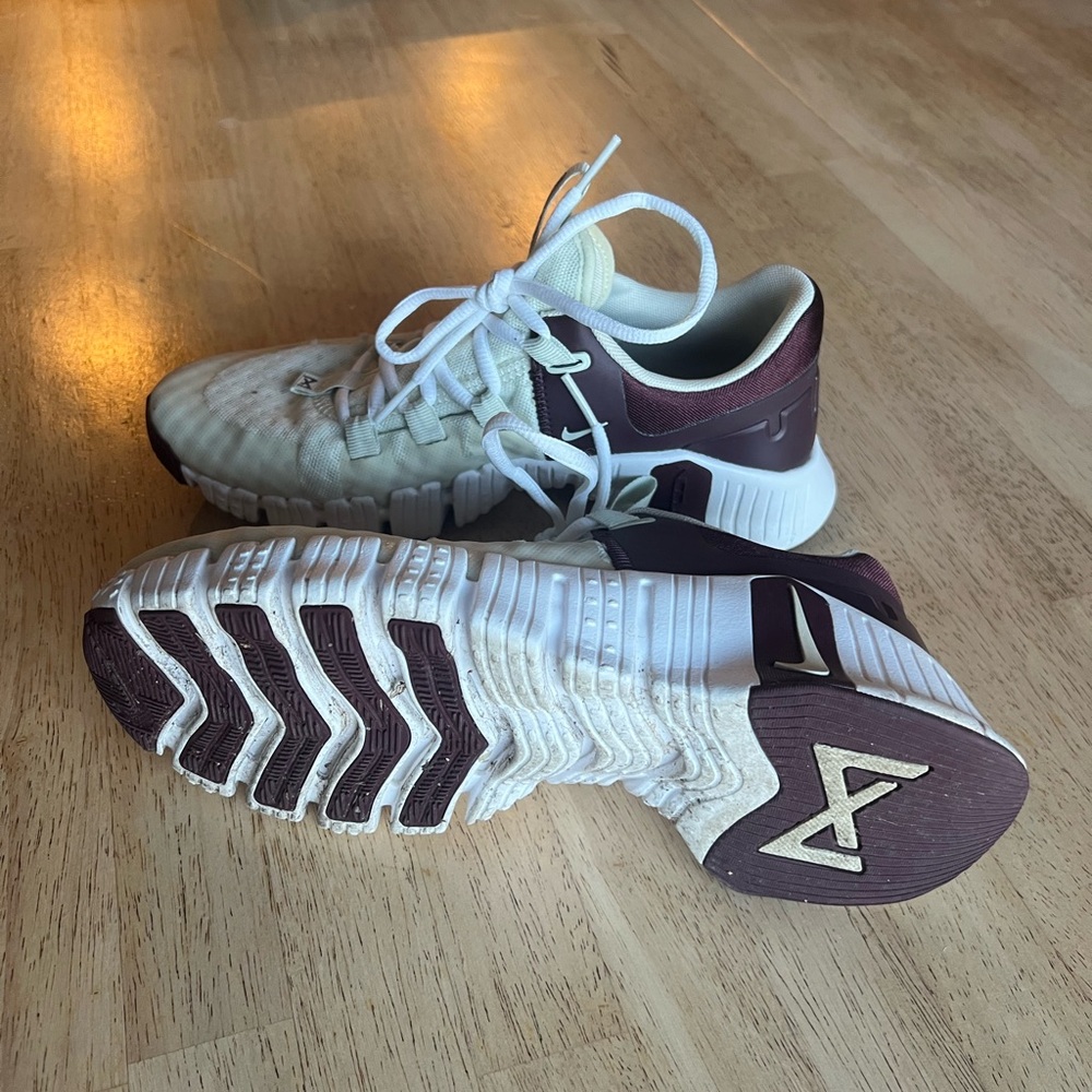 Nike Metcon White and Maroon - Picture 3 of 4